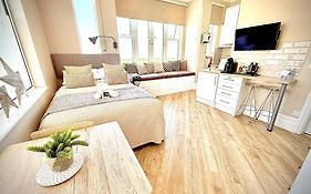 Beachfront Studio With Sea Views & Ac, The Compact Coastal Crib